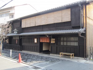 鳥彌三外観